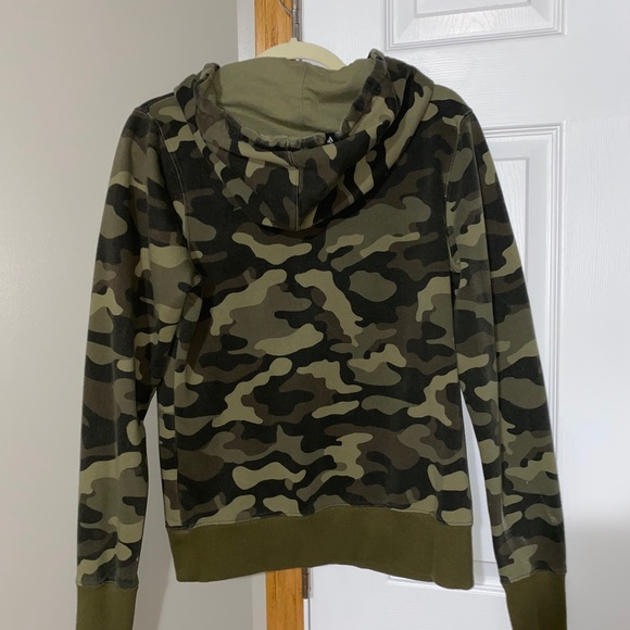 Volcom Hoodie - Picture 2 of 3